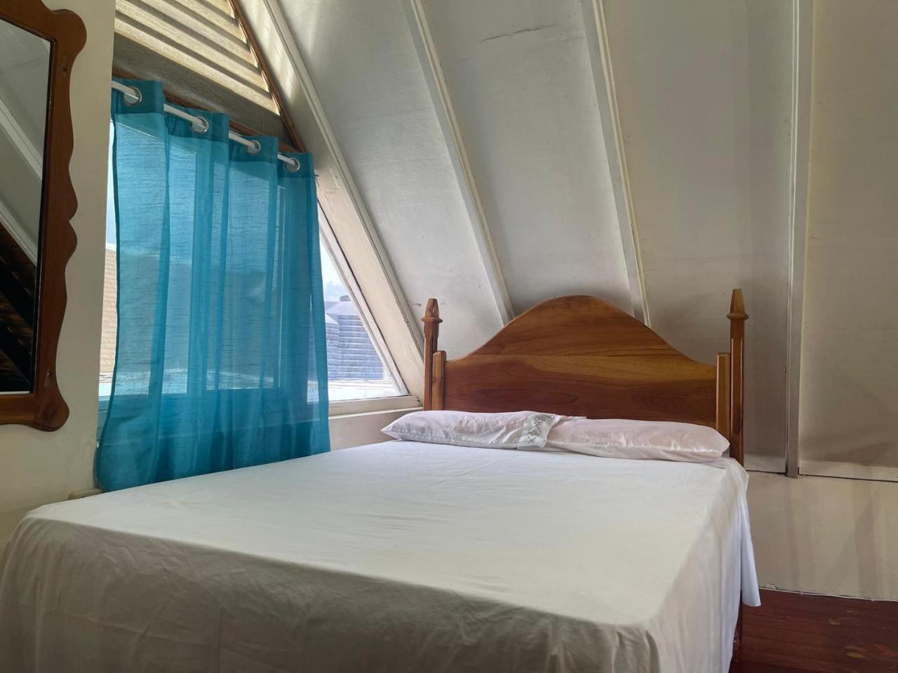 Oceanfront Condo W/ Free Parking + High Speed Wifi ネグリル エクステリア 写真