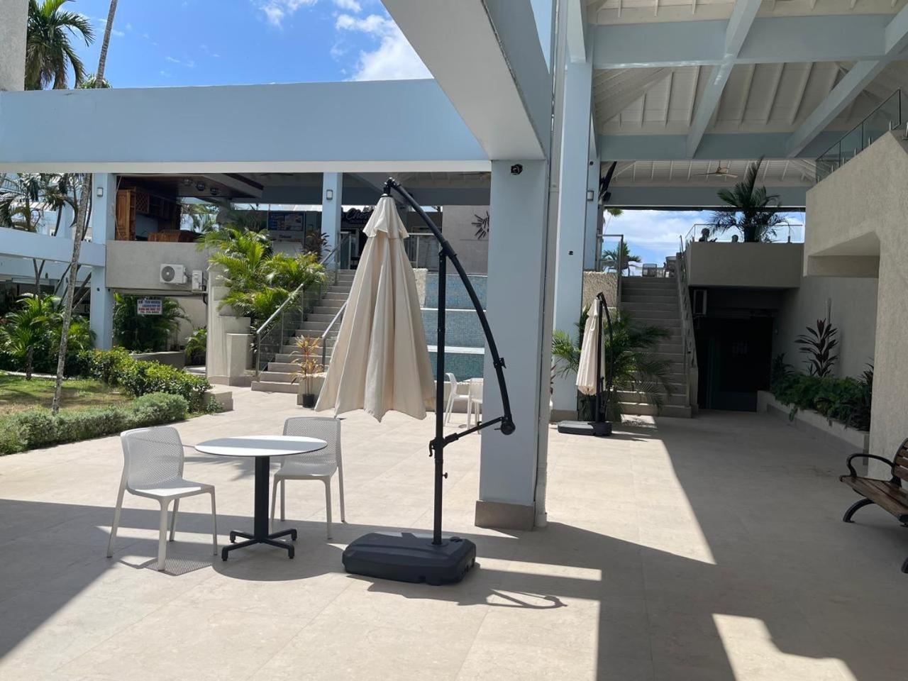 Oceanfront Condo W/ Free Parking + High Speed Wifi ネグリル エクステリア 写真